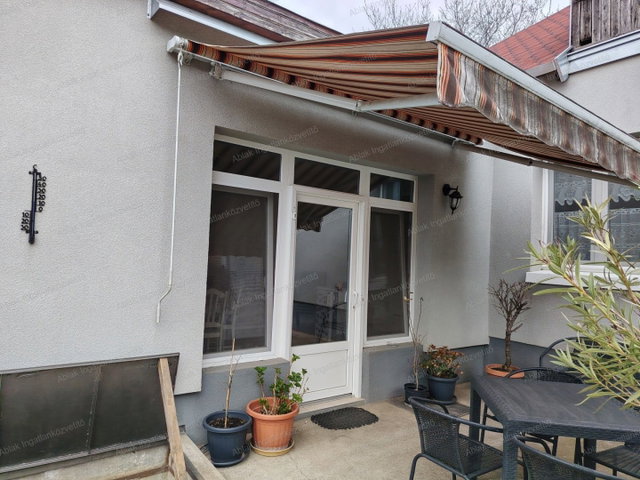 Eladó családi ház, Kecskeméten 68.5 M Ft, 3 szobás