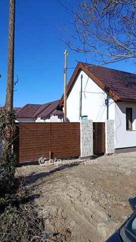 Eladó ikerház, Szekszárdon 79.9 M Ft, 2+2 szobás