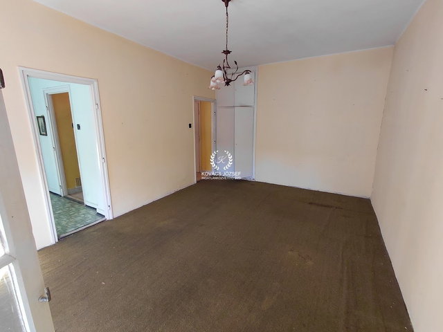 Eladó téglalakás, Ózdon, Lehel Vezér úton 10.5 M Ft, 1 szobás