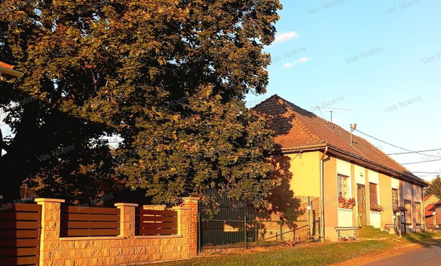 Eladó üzlethelyiség, Reszneken 49.9 M Ft, 5 szobás
