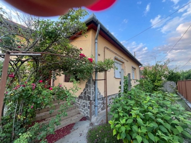 Eladó családi ház, Szabadszálláson 35 M Ft, 3 szobás
