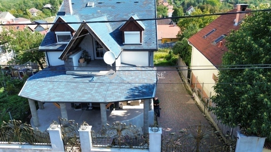 8 bed · 275m² · 165.000.000 ft