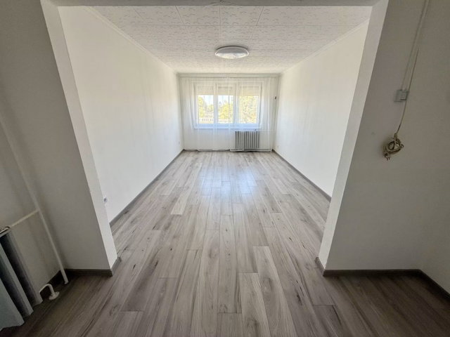 Eladó panellakás, Móron 38.9 M Ft, 2 szobás