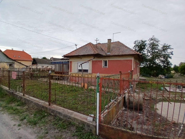 Eladó családi ház, Cegléden 24.9 M Ft, 3 szobás