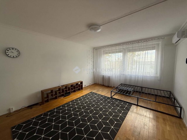 Kiadó panellakás, albérlet, Kecskeméten 120 E Ft / hó, 1 szobás