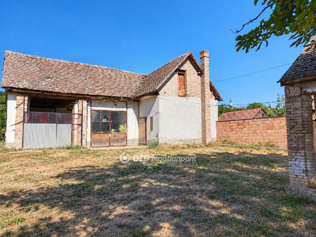 Eladó családi ház, Báron 18 M Ft, 4 szobás