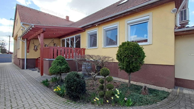 Eladó családi ház, Csornán 99.9 M Ft, 3+1 szobás
