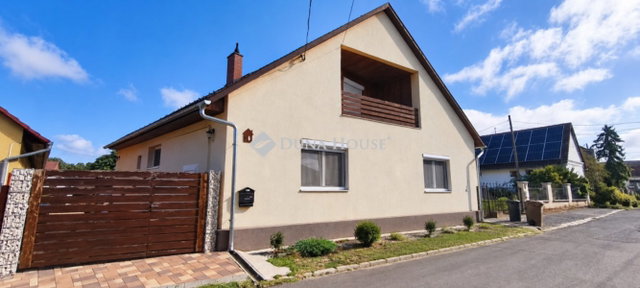 Eladó családi ház, Pécsett 119 M Ft, 4 szobás