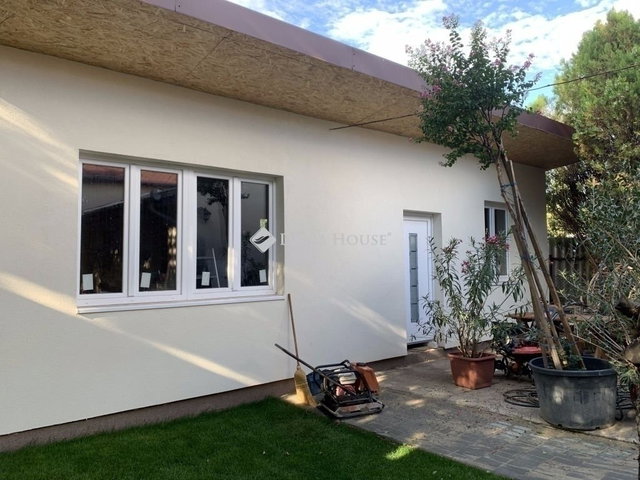 Eladó családi ház, Vecsésen 176.9 M Ft, 4 szobás