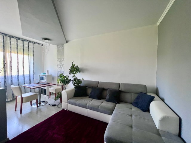 Eladó panellakás, Esztergomban 56.8 M Ft, 3 szobás