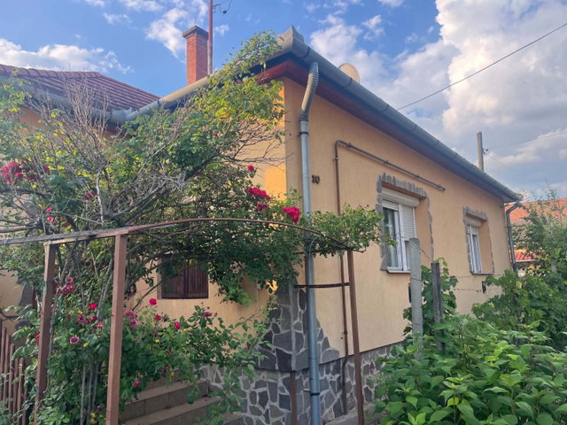 Eladó családi ház, Szabadszálláson 35 M Ft, 3 szobás