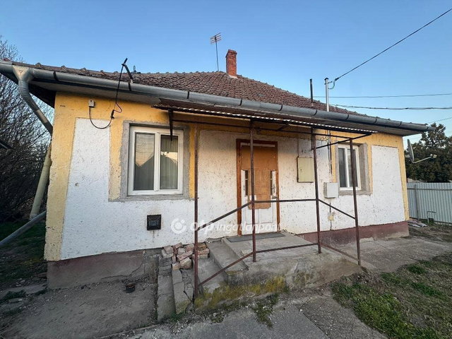 Eladó családi ház, Poroszlón 26 M Ft, 2 szobás