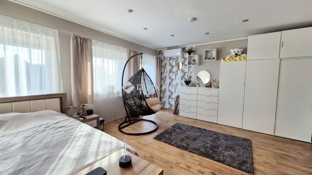 Eladó családi ház, Lajosmizsén 139.9 M Ft, 6 szobás