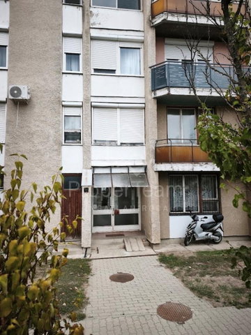 Eladó téglalakás, Tatabányán 21.99 M Ft, 1 szobás
