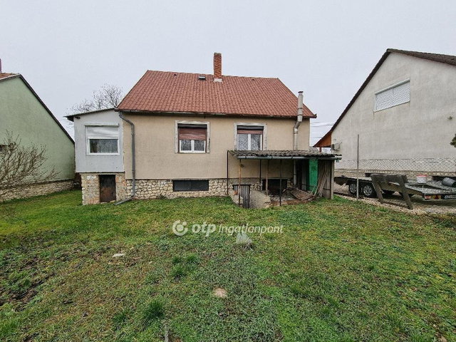 Eladó családi ház, Devecseren 34.9 M Ft, 3 szobás