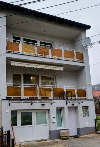 Eladó családi ház, Balatonfüreden 200 M Ft, 10 szobás