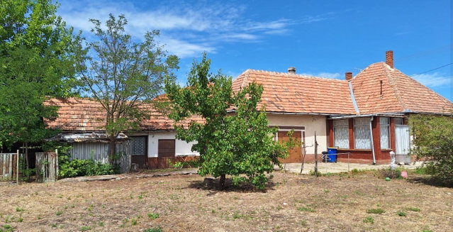 Eladó családi ház, Tabdin 13.9 M Ft, 2+1 szobás