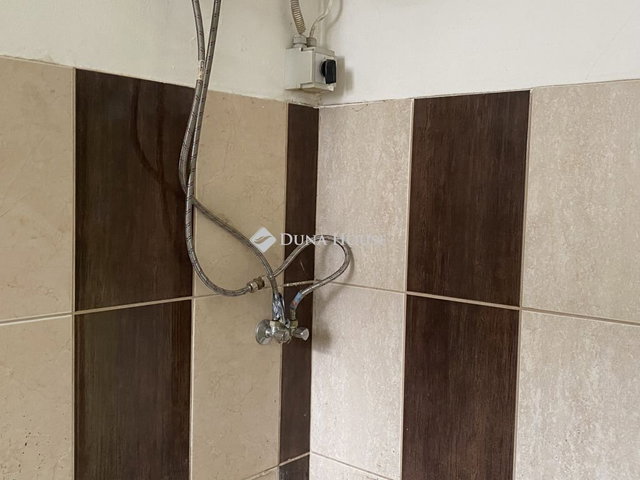 Eladó iroda, Sopronban 14.2 M Ft, 2 szobás / költözzbe.hu