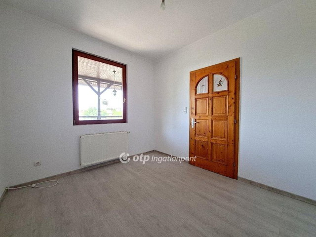 Eladó családi ház, Ercsiben 69.9 M Ft, 4 szobás