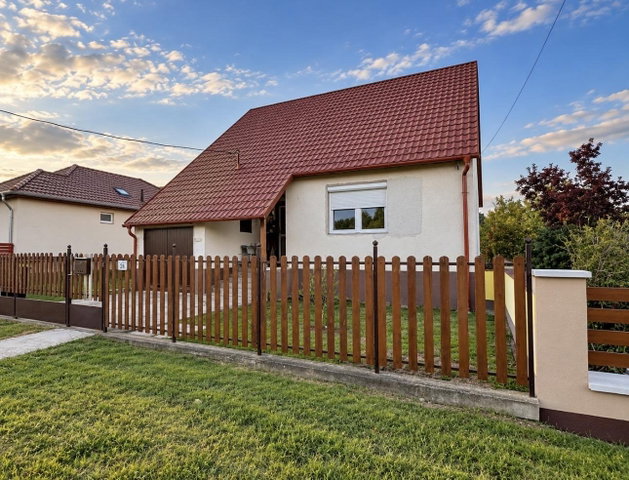 Eladó családi ház, Bábolnán 80 M Ft, 4 szobás