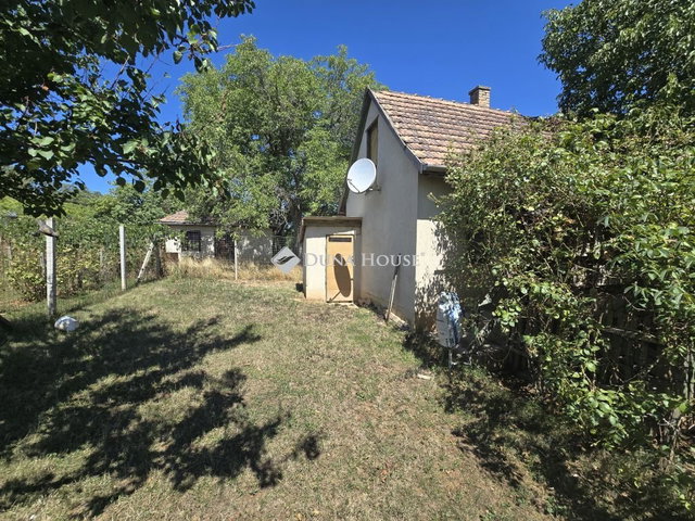 Eladó családi ház, Zámolyon 11 M Ft, 1 szobás