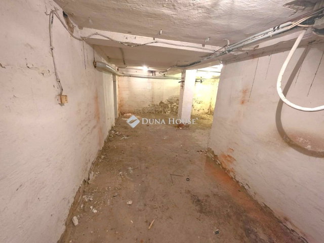 Eladó ipari ingatlan, Szombathelyen, Fő téren 3.5 M Ft