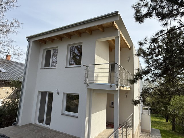 Eladó családi ház, Balatonalmádiban 159.9 M Ft, 4 szobás
