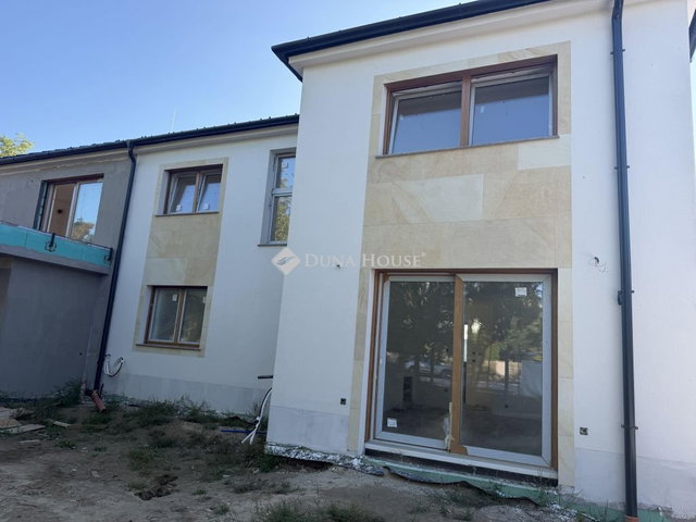 Eladó téglalakás, Siófokon 87.5 M Ft, 3 szobás