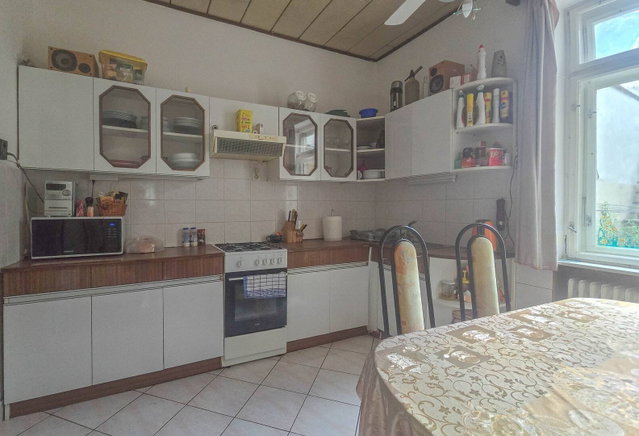 Eladó családi ház, Sopronban 91.9 M Ft, 6 szobás