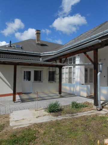 Eladó családi ház, Pakson 60 M Ft, 7 szobás