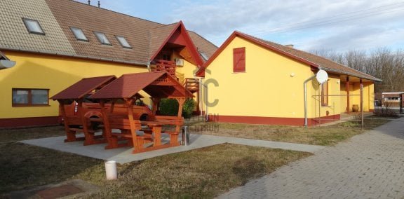Eladó családi ház, Tiszafüreden 167 M Ft, 10 szobás