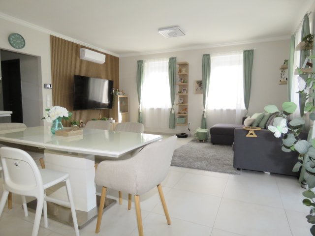 Eladó családi ház, Mosonszentmiklóson 118.9 M Ft, 4 szobás
