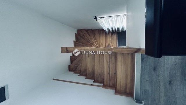 Eladó családi ház, Csömörön 130 M Ft, 2 szobás