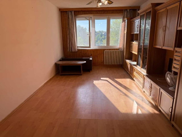 Eladó panellakás, Oroszlányban 29.9 M Ft, 2 szobás