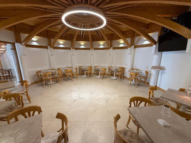 Eladó családi ház, Pilisszentkereszten 650 M Ft, 11 szobás