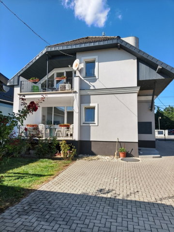 Eladó téglalakás, Keszthelyen 89.9 M Ft, 1+3 szobás