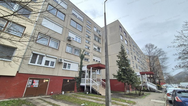 Eladó panellakás, Kecskeméten 34.9 M Ft, 2 szobás