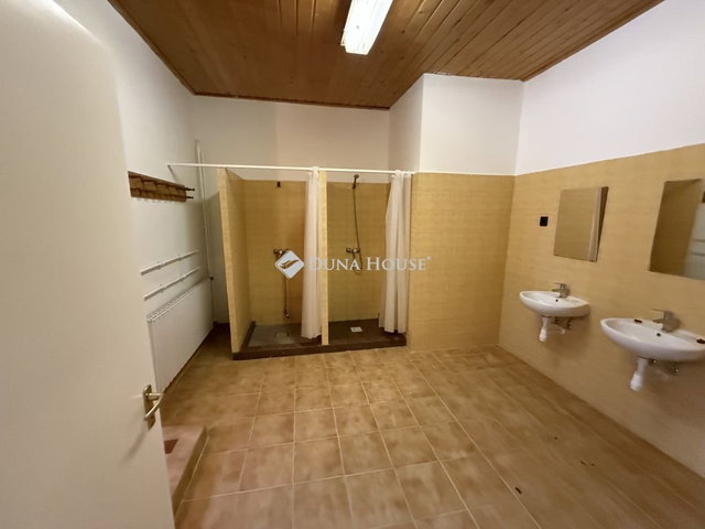Eladó ipari ingatlan, Cegléden 99 M Ft / költözzbe.hu