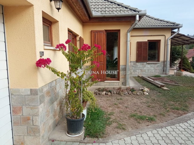 Eladó családi ház, Csabdiban 129 M Ft, 4 szobás
