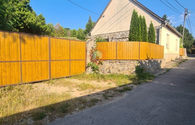 Eladó családi ház, Pécsett 89 M Ft, 2 szobás