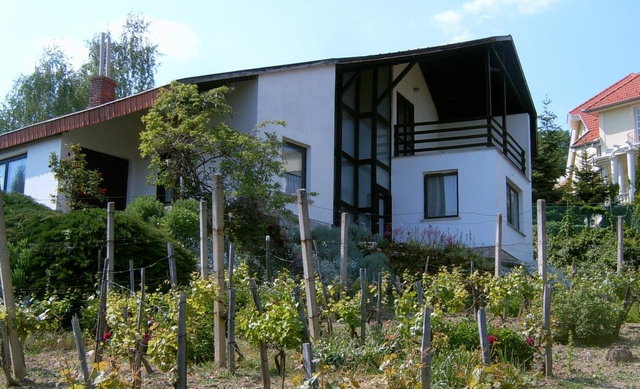 Eladó családi ház, Pécsett 218 M Ft, 6 szobás