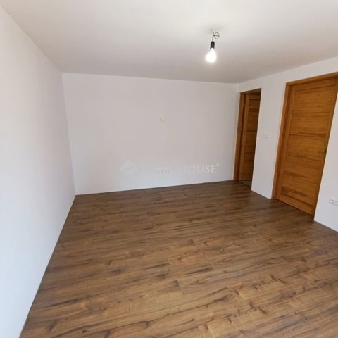 Eladó családi ház, Forráskúton 79.9 M Ft, 5 szobás