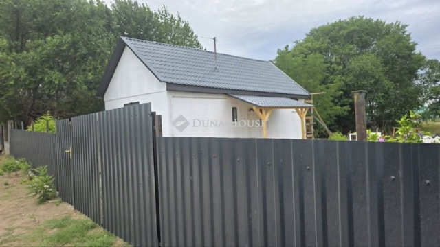 Eladó családi ház, Farmoson 21.9 M Ft, 1 szobás