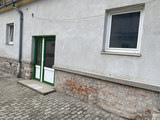 Eladó iroda, Sopronban 28.45 M Ft, 4 szobás / költözzbe.hu
