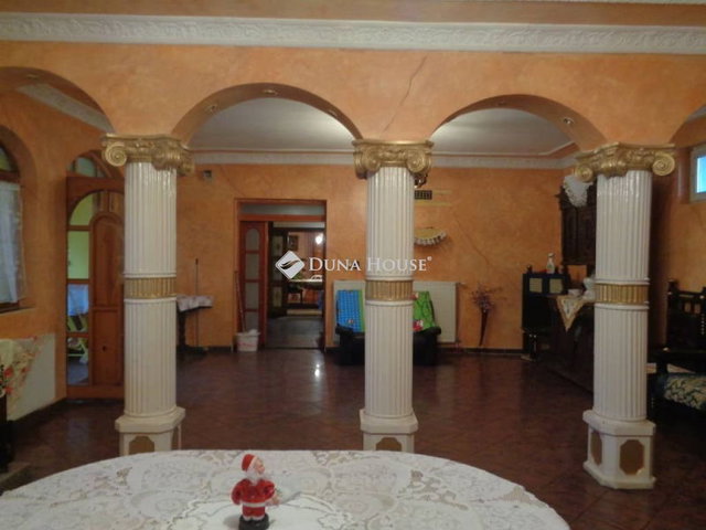 Eladó családi ház, Békéscsabán 99.5 M Ft, 8 szobás