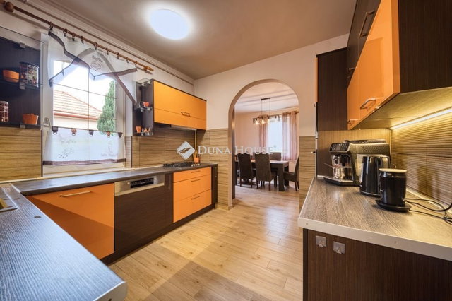 Eladó családi ház, Miskolcon 195 M Ft, 5 szobás
