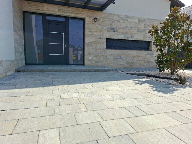 Eladó családi ház, Vecsésen 229 M Ft, 6 szobás