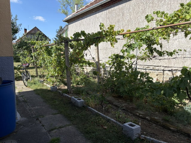 Eladó családi ház, Sárváron 39.9 M Ft, 2 szobás