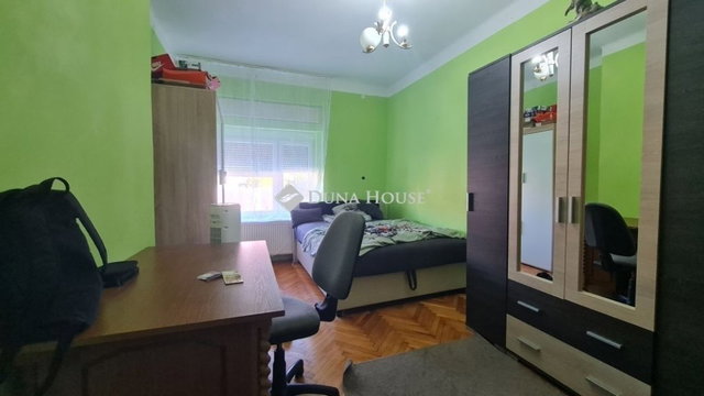 Eladó ikerház, Pécsett 75 M Ft, 3+2 szobás
