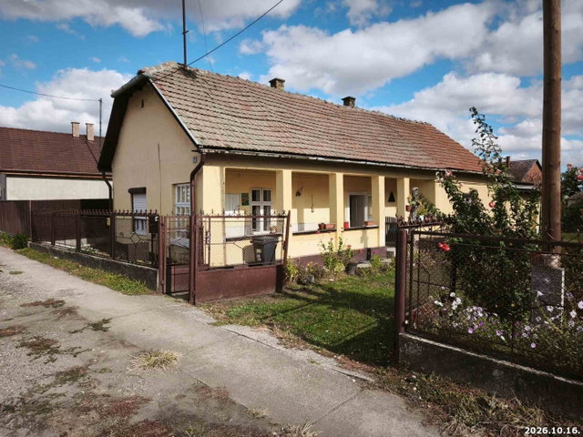 Eladó családi ház, Nagyhalászban, Arany János utcában 7.4 M Ft
